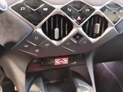 Photo 12 DS DS 3 DS3 Crossback PureTech 130 EAT8 Ines de la Fressange Paris