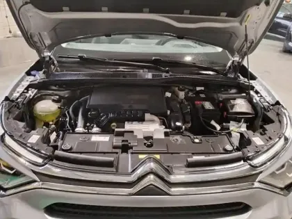 Photo 6 Citroën C4  PureTech 130 S&S EAT8 Shine