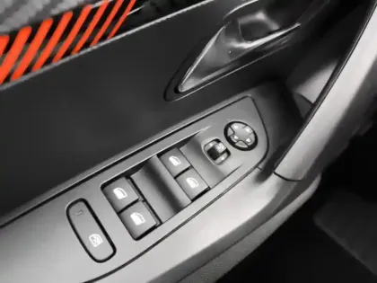 Photo 19 Peugeot 2008  PureTech 100 S&S BVM6 Active