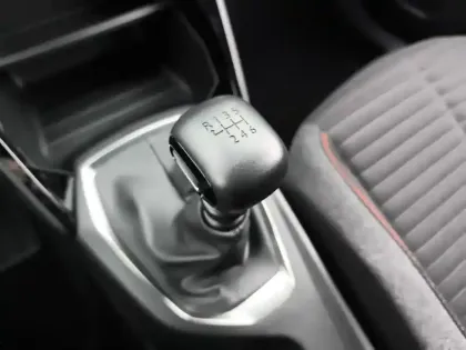 Photo 23 Peugeot 2008  PureTech 100 S&S BVM6 Active