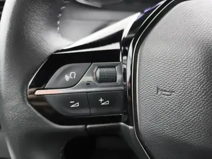 Photo 18 Peugeot 2008  PureTech 100 S&S BVM6 Active