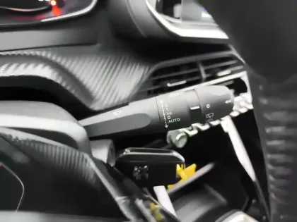 Photo 17 Peugeot 2008  PureTech 100 S&S BVM6 Active