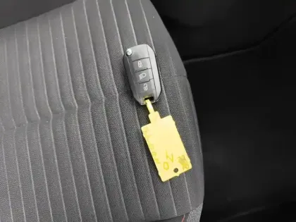 Photo 15 Peugeot 2008  PureTech 100 S&S BVM6 Active