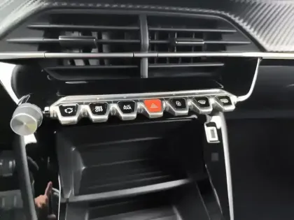 Photo 12 Peugeot 2008  PureTech 100 S&S BVM6 Active