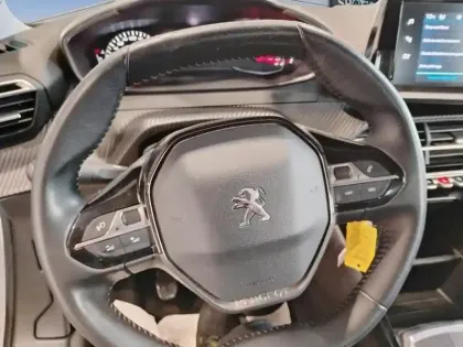 Photo 11 Peugeot 2008  BlueHDi 100 S&S BVM6 Active