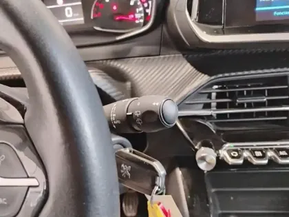 Photo 17 Peugeot 2008  BlueHDi 100 S&S BVM6 Active