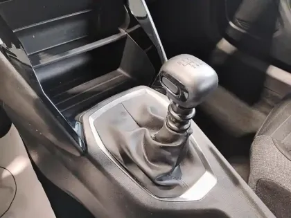 Photo 23 Peugeot 2008  BlueHDi 100 S&S BVM6 Active