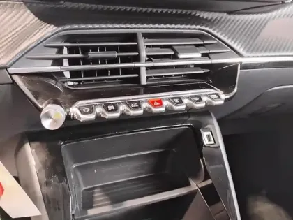 Photo 12 Peugeot 2008  BlueHDi 100 S&S BVM6 Active