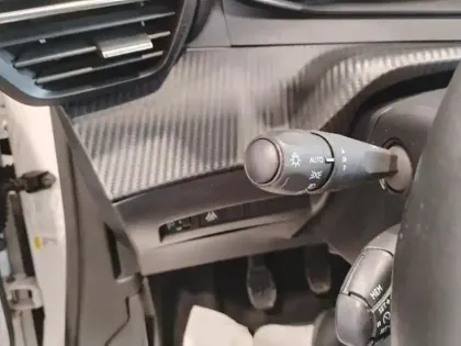 Photo 16 Peugeot 2008  BlueHDi 100 S&S BVM6 Active