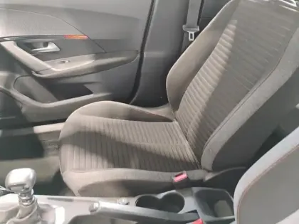 Photo 8 Peugeot 2008  BlueHDi 100 S&S BVM6 Active