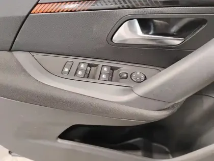 Photo 19 Peugeot 2008  BlueHDi 100 S&S BVM6 Active