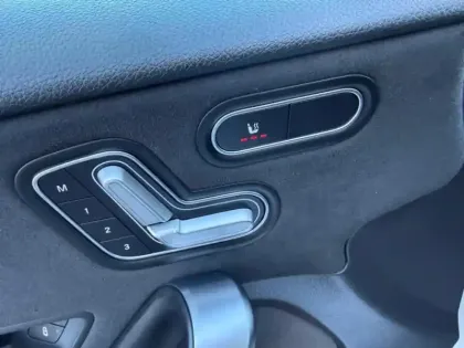 Photo 15 Mercedes Classe A A 200 d Compacte