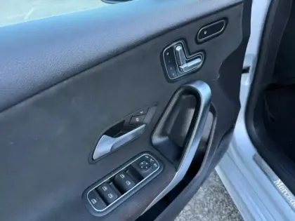 Photo 14 Mercedes Classe A A 200 d Compacte