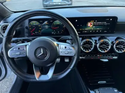 Photo 10 Mercedes Classe A A 200 d Compacte