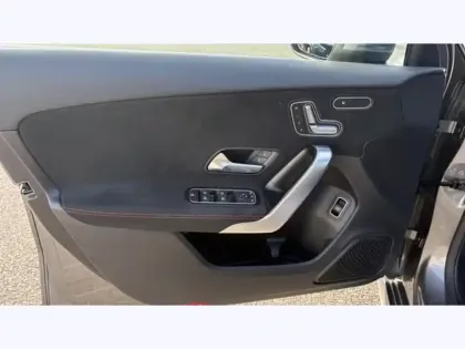 Photo 13 Mercedes Classe A 200 d Berline AMG Line