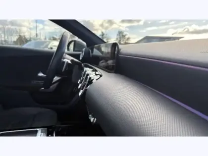 Photo 15 Mercedes Classe A 200 d Berline AMG Line