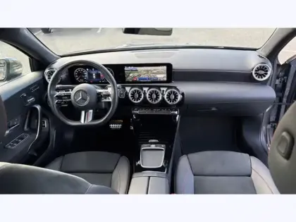 Photo 10 Mercedes Classe A 200 d Berline AMG Line