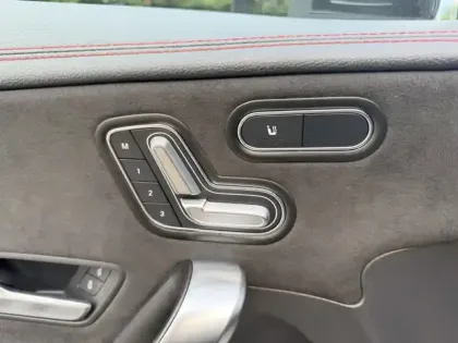 Photo 15 Mercedes CLA  200 d Coupé AMG Line