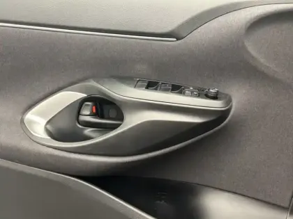 Photo 11 Toyota Yaris 1.5 HYBRID 116H DYNAMIC