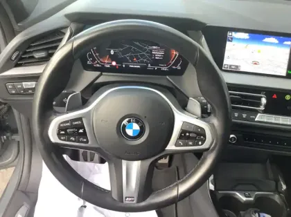 Photo 17 BMW Serie 1 F40 118d 150 ch BVA8 M Sport