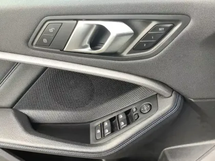 Photo 16 BMW Serie 1 F40 118d 150 ch BVA8 M Sport