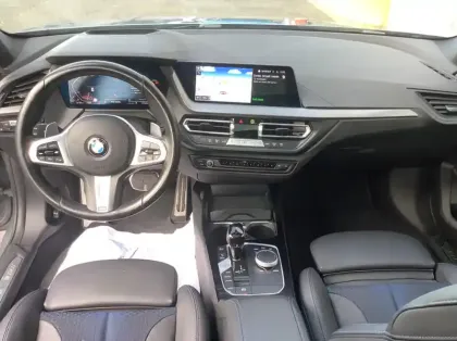 Photo 12 BMW Serie 1 F40 118d 150 ch BVA8 M Sport