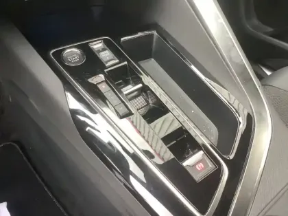 Photo 21 Peugeot 3008 Hybrid 136 e-DCS6 GT