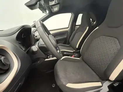 Photo 17 Toyota Aygo 1.0 S-CVT 72 Design