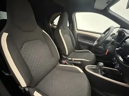 Photo 20 Toyota Aygo 1.0 S-CVT 72 Design