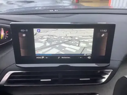 Photo 14 Peugeot 3008 Hybrid 136 e-DCS6 GT