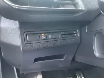 Photo 26 Peugeot 3008 Hybrid 136 e-DCS6 GT