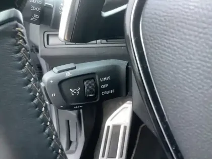 Photo 22 Peugeot 3008 Hybrid 136 e-DCS6 GT