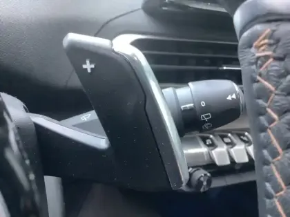 Photo 19 Peugeot 3008 Hybrid 136 e-DCS6 GT