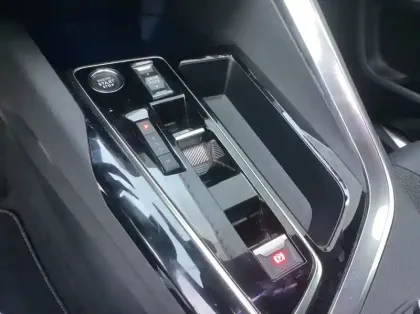 Photo 21 Peugeot 3008 Hybrid 136 e-DCS6 GT