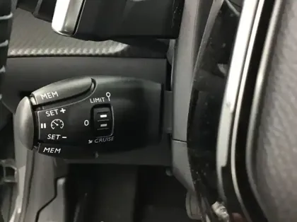 Photo 22 Peugeot 208 Nouvelle Hybrid 136 e-DCS6 Allure