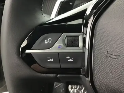 Photo 19 Peugeot 208 Nouvelle Hybrid 136 e-DCS6 Allure