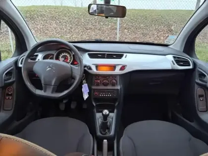 Photo 8 Citroën C3  1.2 82CV Attraction