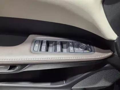 Photo 11 Lexus RX  450h+ Luxe 4WD MY25