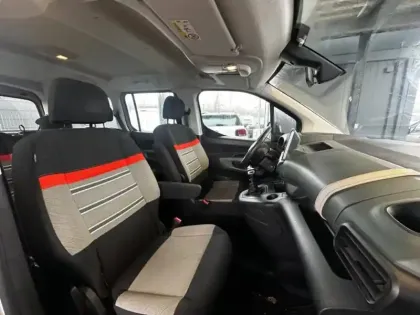 Photo 10 Citroën Berlingo  XL PureTech 110ch S&S Shine 7 PLACES XTR