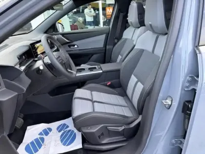 Photo 8 Opel Grandland  1.2 Turbo Hybrid 145ch Ultimate e-DCT6