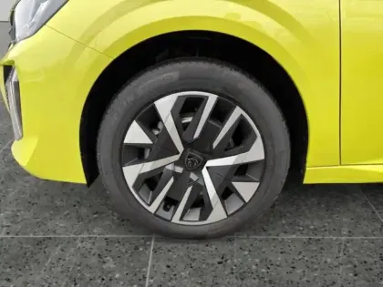 Photo 13 Peugeot 208  e- 136ch Style