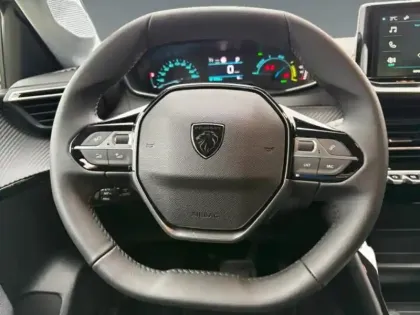 Photo 11 Peugeot 208  e- 136ch Style