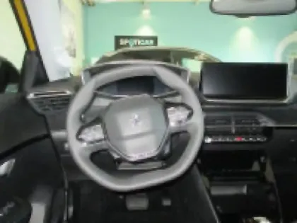 Photo 5 Peugeot 208  e- 136ch Allure Pack