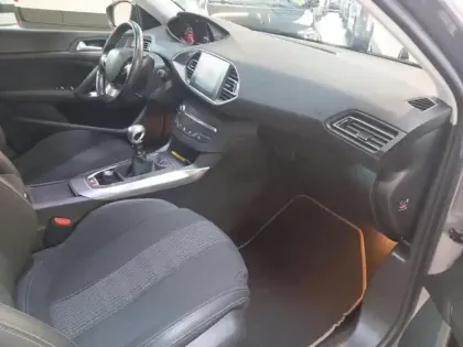 Photo 12 Peugeot 308  SW 1.2 PureTech 130ch E6.3 S&S Allure