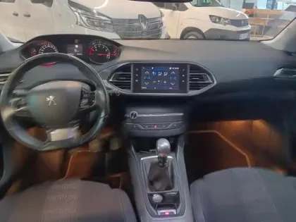 Photo 10 Peugeot 308  SW 1.2 PureTech 130ch E6.3 S&S Allure