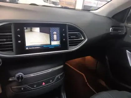 Photo 14 Peugeot 308  SW 1.2 PureTech 130ch E6.3 S&S Allure