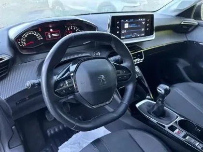 Photo 9 Peugeot 208  1.2 PureTech 100ch S&S Allure 118g