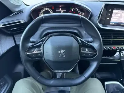 Photo 14 Peugeot 208  1.2 PureTech 100ch S&S Allure 118g