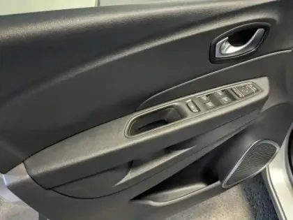 Photo 13 Renault Captur  1.3 TCe 150ch FAP Intens EDC