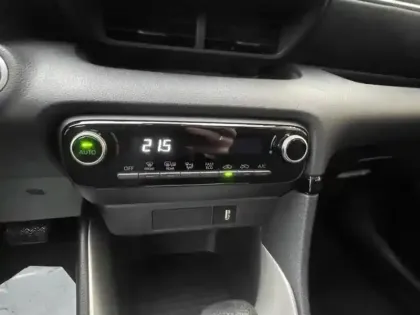 Photo 12 Toyota Yaris  116h Dynamic 5p MY21